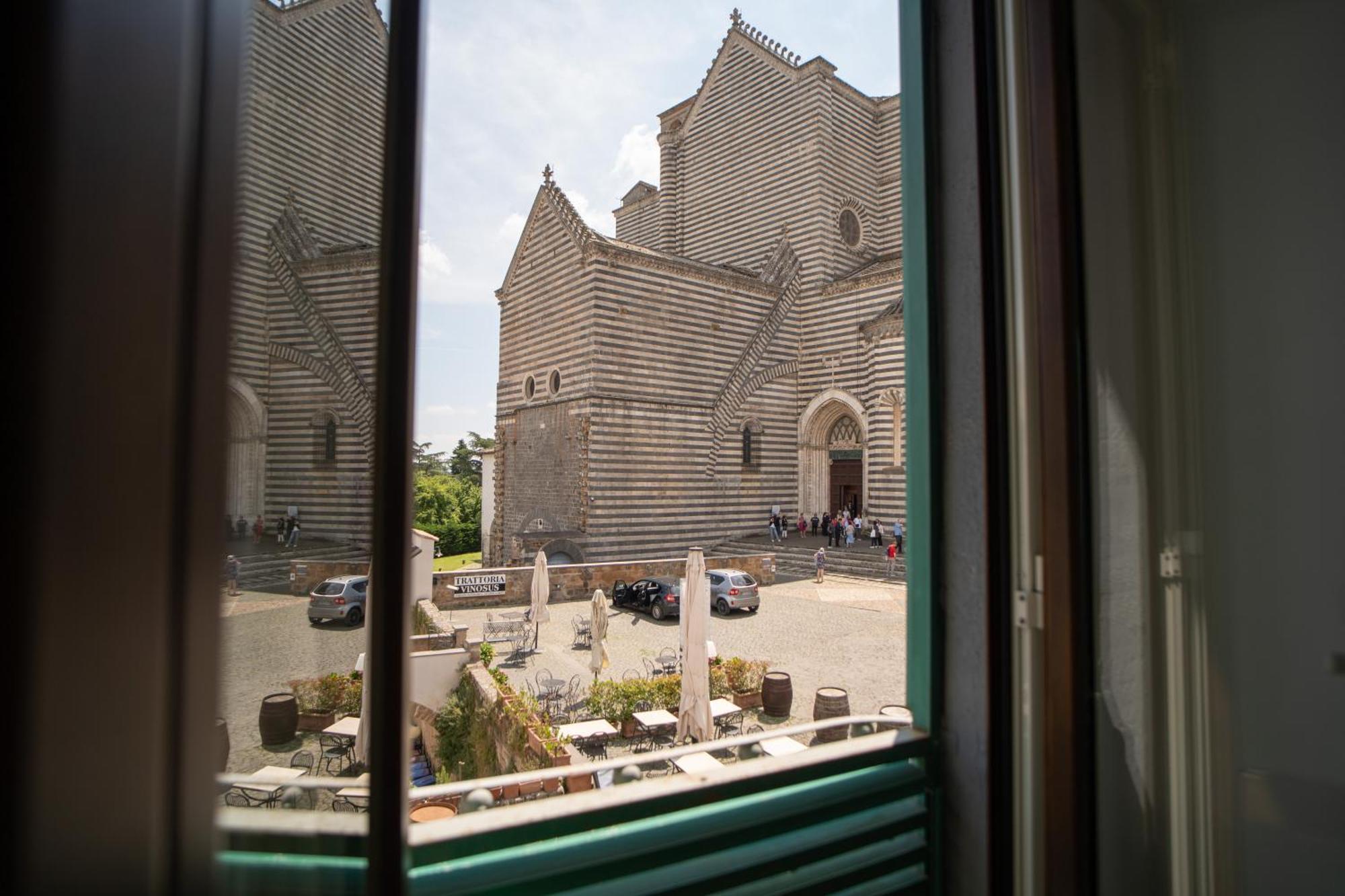 La Dimora Alle Scalette Orvieto Luaran gambar